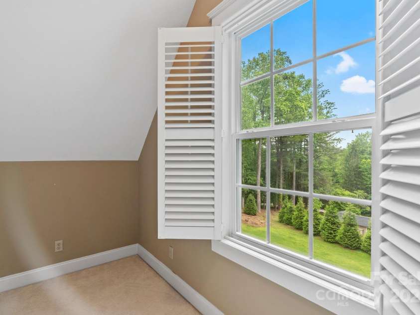 508 Fairway Drive, Hendersonville, NC 28739.  MLS# CAR4266384, YatesRealty ID 18089. 