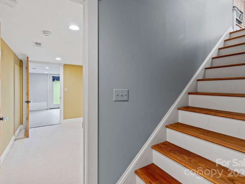 508 Fairway Drive, Hendersonville, NC 28739.  MLS# CAR4266384, YatesRealty ID 18089. 