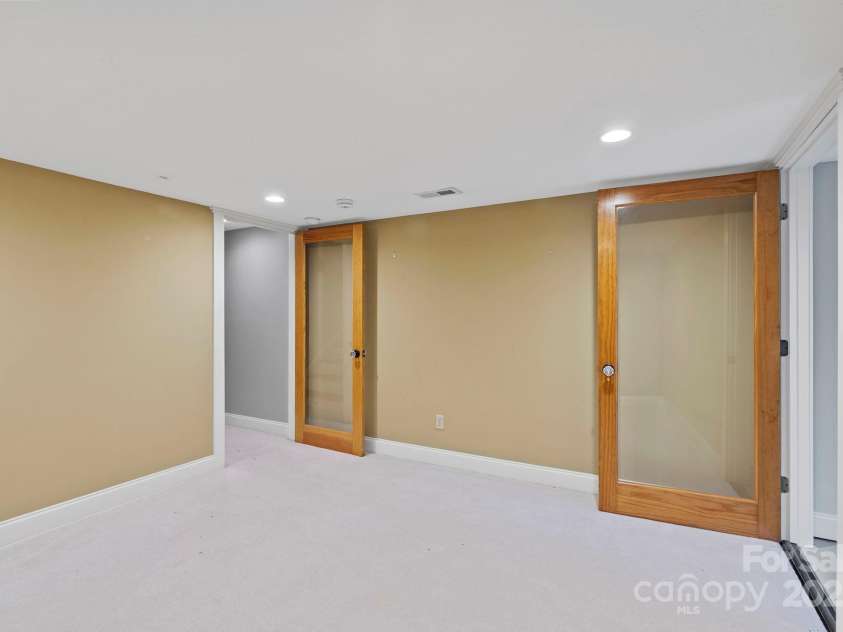 508 Fairway Drive, Hendersonville, NC 28739.  MLS# CAR4266384, YatesRealty ID 18089. 