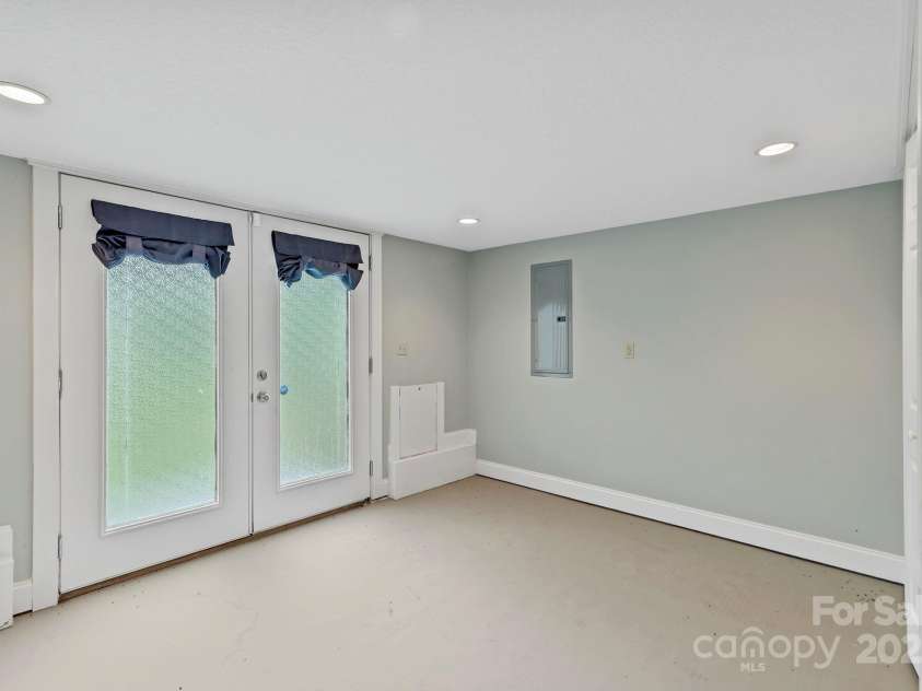 508 Fairway Drive, Hendersonville, NC 28739.  MLS# CAR4266384, YatesRealty ID 18089. 