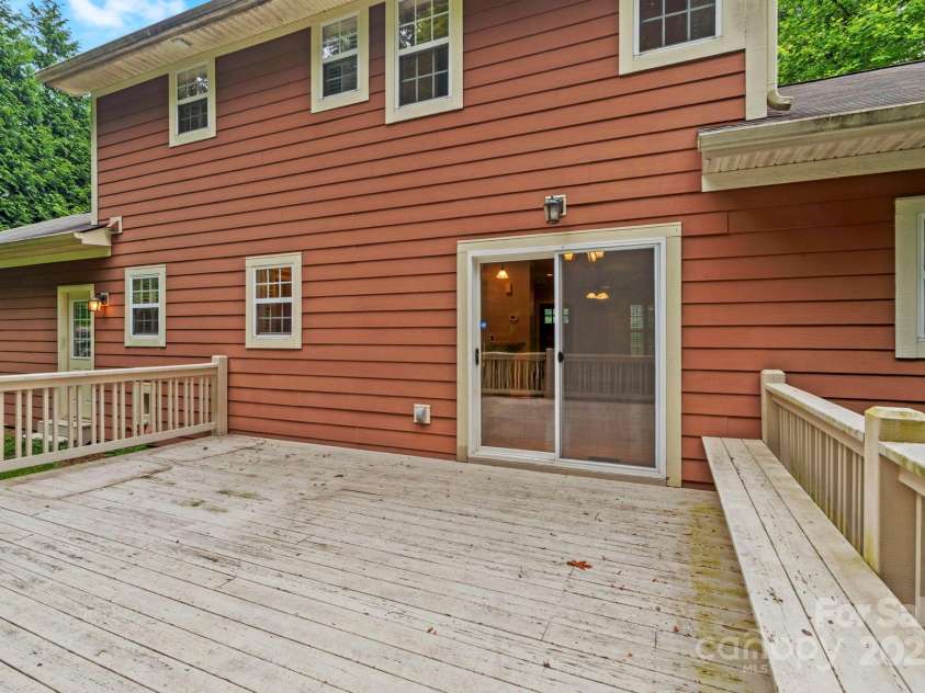 508 Fairway Drive, Hendersonville, NC 28739.  MLS# CAR4266384, YatesRealty ID 18089. 