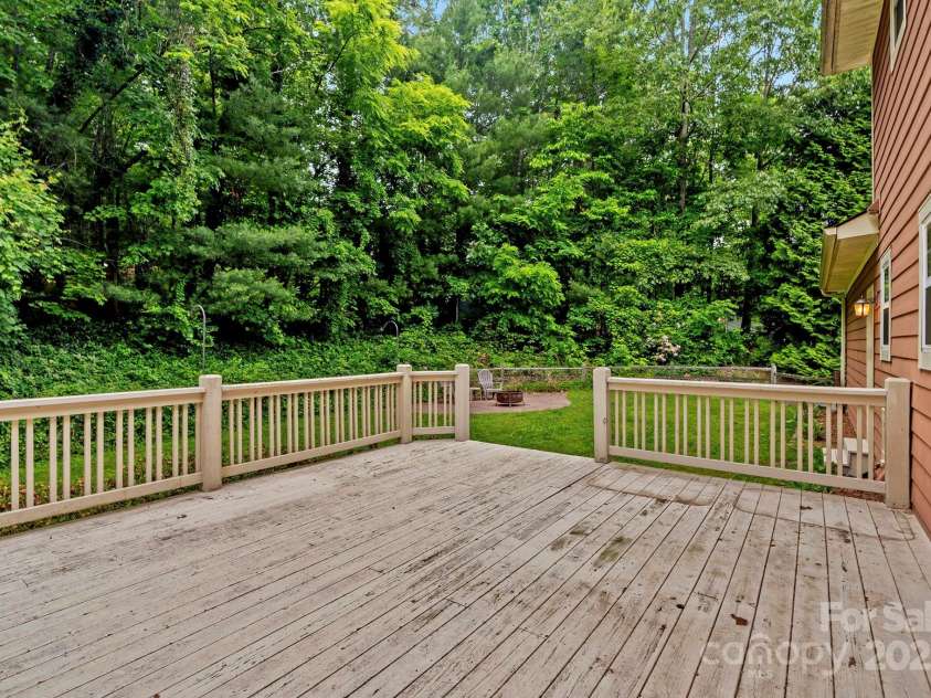 508 Fairway Drive, Hendersonville, NC 28739.  MLS# CAR4266384, YatesRealty ID 18089. 
