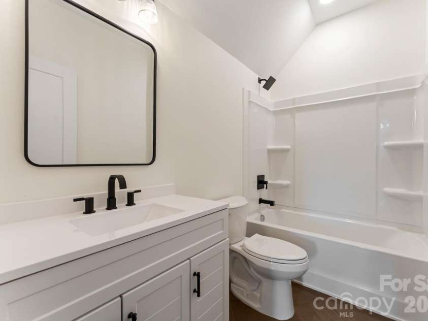 11932 Crabapple Lane, Huntersville, NC 28078.  MLS# CAR4373724, YatesRealty ID 18090. 2nd floor full bath