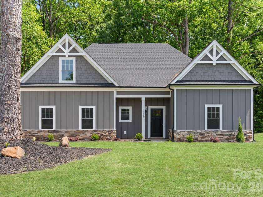 11932 Crabapple Lane, Huntersville, NC 28078.  MLS# CAR4373724, YatesRealty ID 18090. 