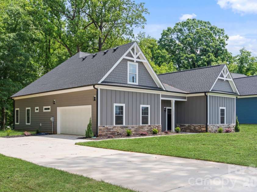 11932 Crabapple Lane, Huntersville, NC 28078.  MLS# CAR4373724, YatesRealty ID 18090. 