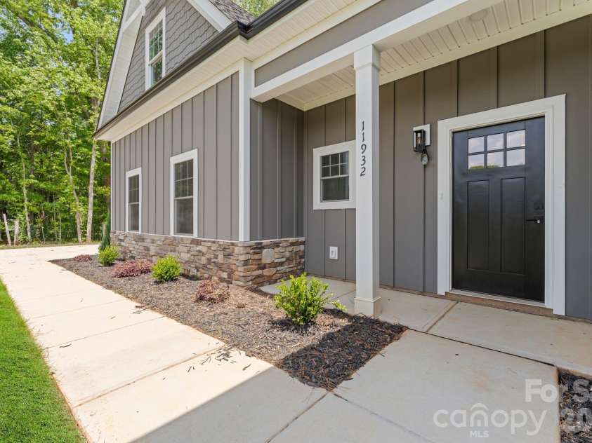 11932 Crabapple Lane, Huntersville, NC 28078.  MLS# CAR4373724, YatesRealty ID 18090. 