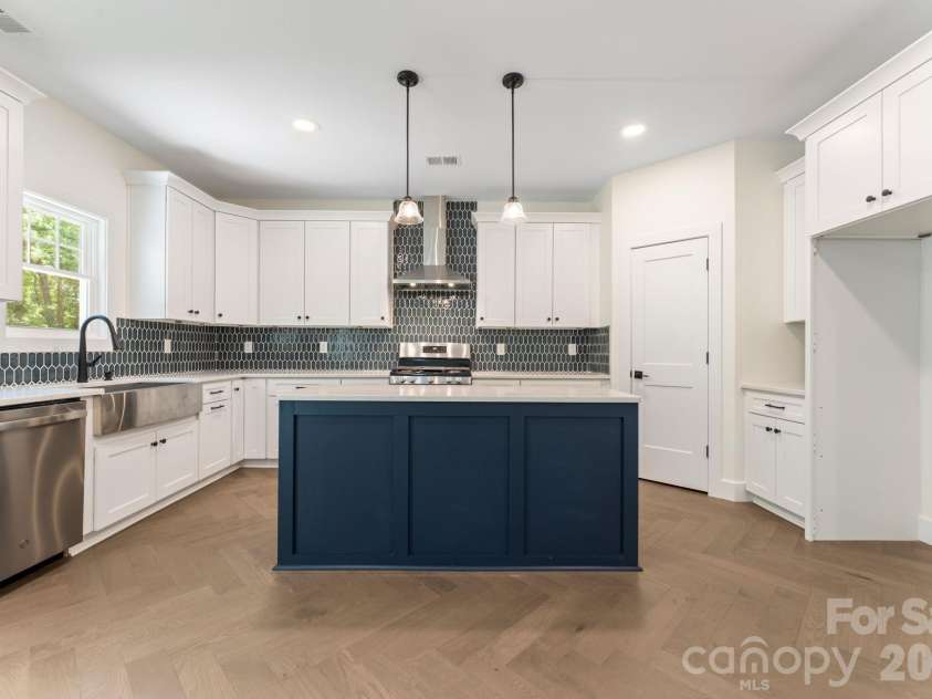 11932 Crabapple Lane, Huntersville, NC 28078.  MLS# CAR4373724, YatesRealty ID 18090. 