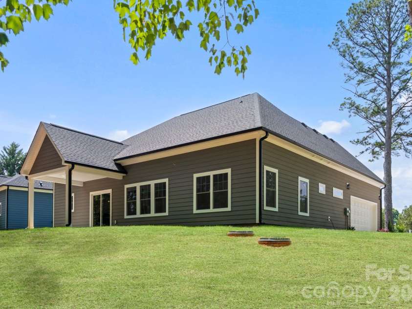 11932 Crabapple Lane, Huntersville, NC 28078.  MLS# CAR4373724, YatesRealty ID 18090. 