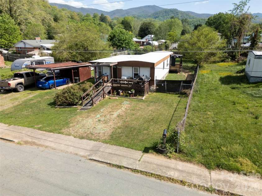 114 Brook Street, Waynesville, NC 28786.  MLS# CAR4374474, YatesRealty ID 18091. 