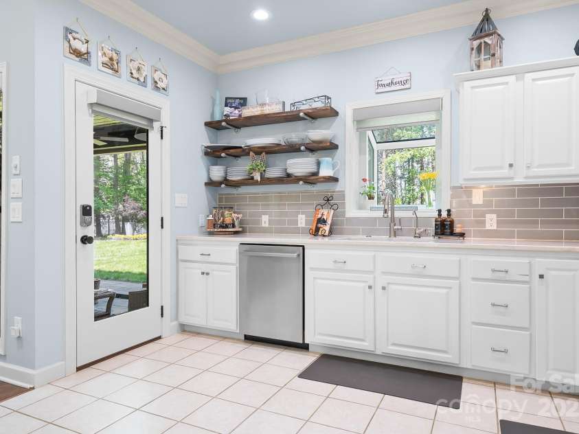 317 Marietta Road, Mooresville, NC 28117.  MLS# CAR4253368, YatesRealty ID 18093. Kitchen looking out to beautiful back yard with a deep window to grow fresh herbs.