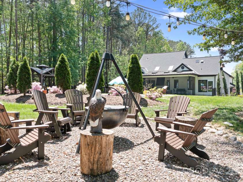 317 Marietta Road, Mooresville, NC 28117.  MLS# CAR4253368, YatesRealty ID 18093. Long view of beautiful!