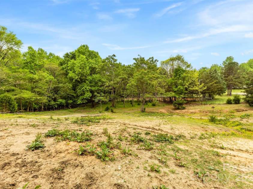 124 Neumann Run, Belmont, NC 28012.  MLS# CAR4247921, YatesRealty ID 18094. 