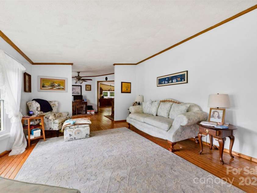 124 Neumann Run, Belmont, NC 28012.  MLS# CAR4247921, YatesRealty ID 18094. -Main House-Living room