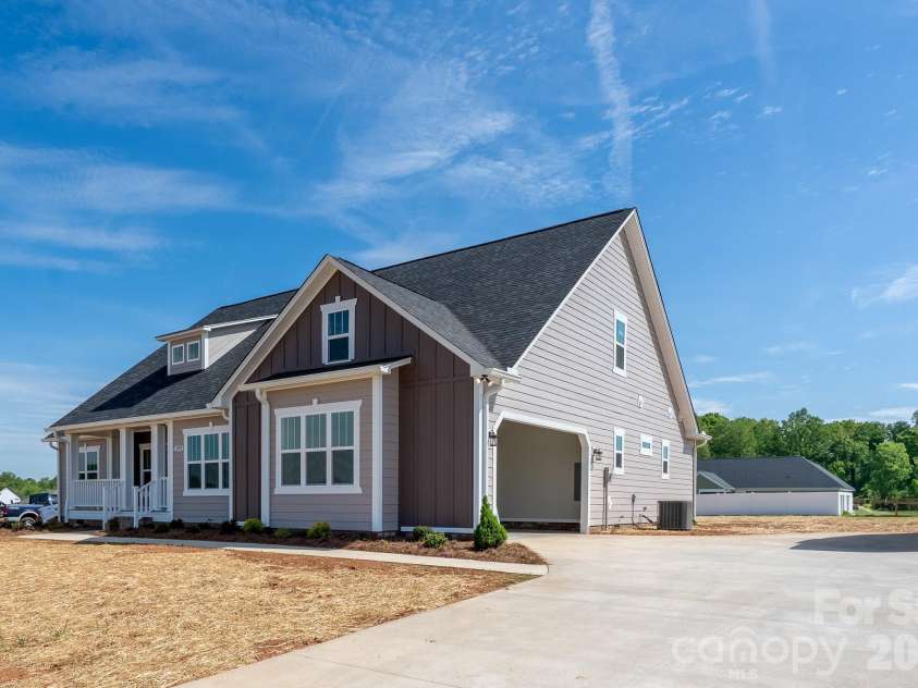 1199 Stonegate Drive, Salisbury, NC 28147.  MLS# CAR4369970, YatesRealty ID 18095. 