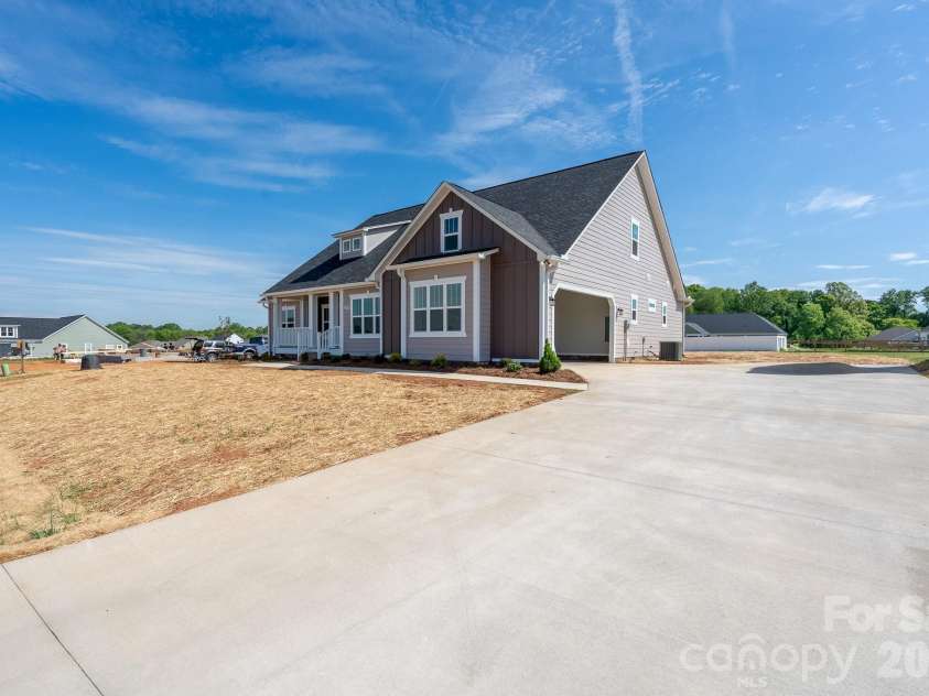 1199 Stonegate Drive, Salisbury, NC 28147.  MLS# CAR4369970, YatesRealty ID 18095. 