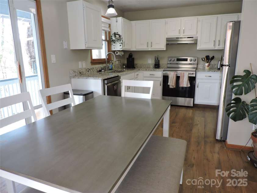 380 River Ridge Drive, Burnsville, NC 28714.  MLS# CAR4248801, YatesRealty ID 18096. 