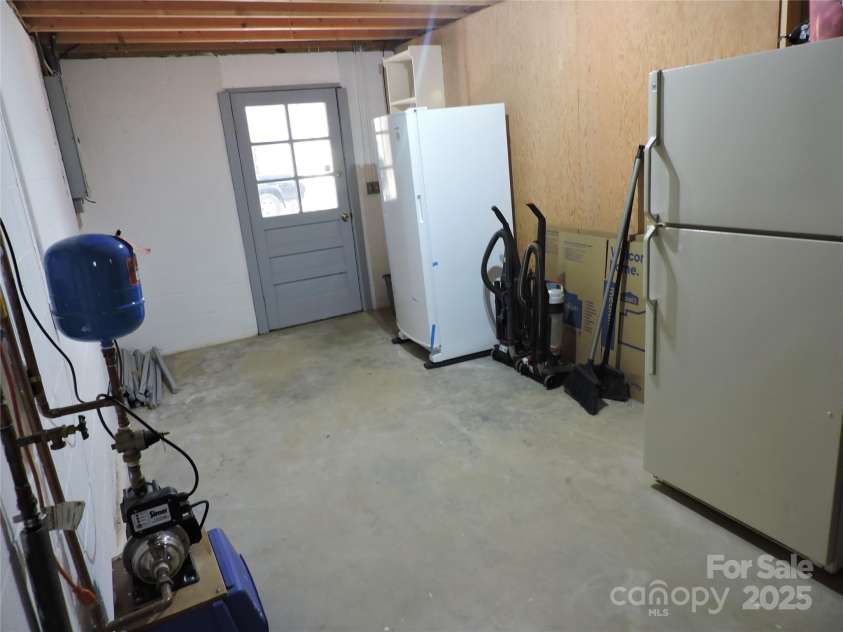 380 River Ridge Drive, Burnsville, NC 28714.  MLS# CAR4248801, YatesRealty ID 18096. 