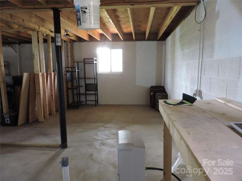 380 River Ridge Drive, Burnsville, NC 28714.  MLS# CAR4248801, YatesRealty ID 18096. 