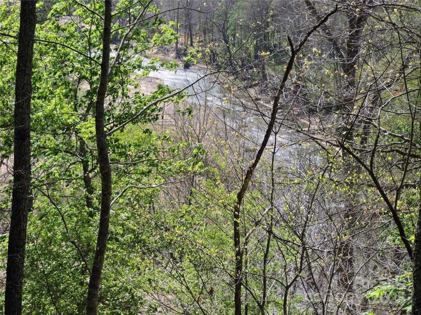 380 River Ridge Drive, Burnsville, NC 28714.  MLS# CAR4248801, YatesRealty ID 18096. 