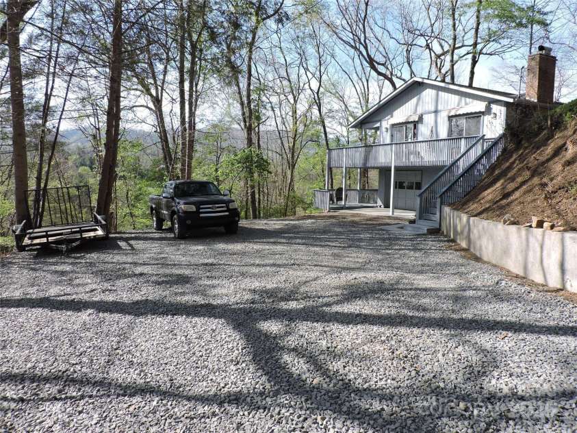 380 River Ridge Drive, Burnsville, NC 28714.  MLS# CAR4248801, YatesRealty ID 18096. 