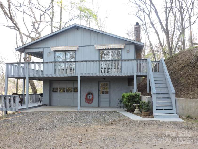 380 River Ridge Drive, Burnsville, NC 28714.  MLS# CAR4248801, YatesRealty ID 18096. 