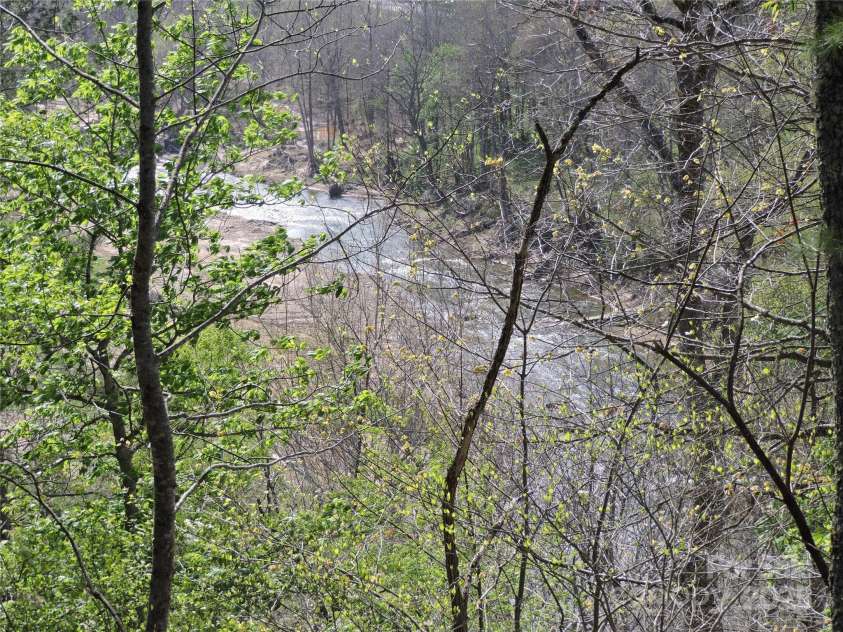 380 River Ridge Drive, Burnsville, NC 28714.  MLS# CAR4248801, YatesRealty ID 18096. 