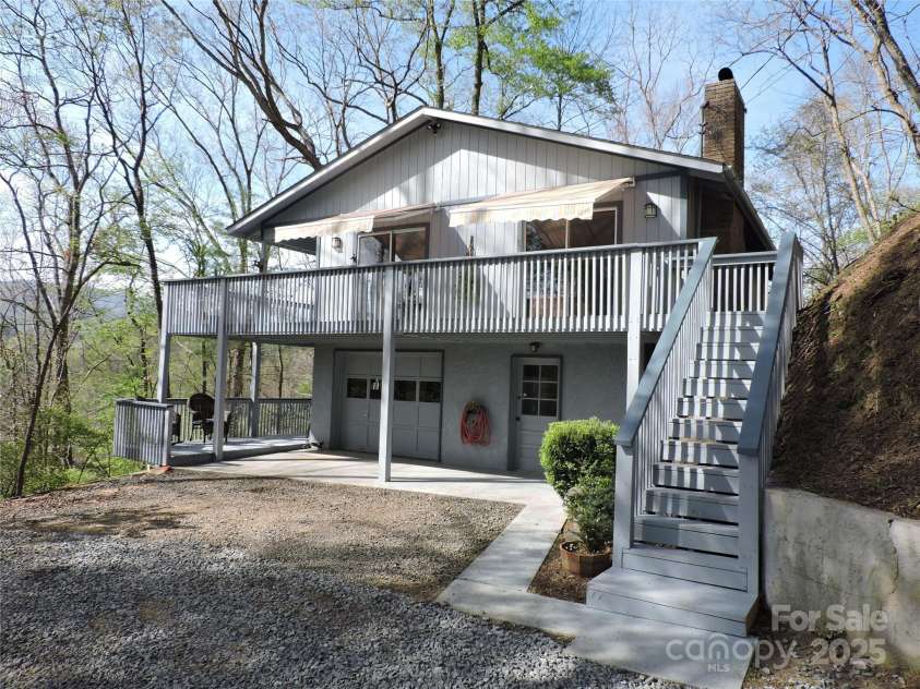 380 River Ridge Drive, Burnsville, NC 28714.  MLS# CAR4248801, YatesRealty ID 18096. 