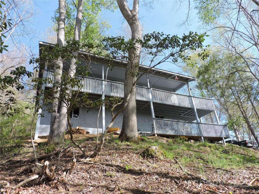 380 River Ridge Drive, Burnsville, NC 28714.  MLS# CAR4248801, YatesRealty ID 18096. Double decks