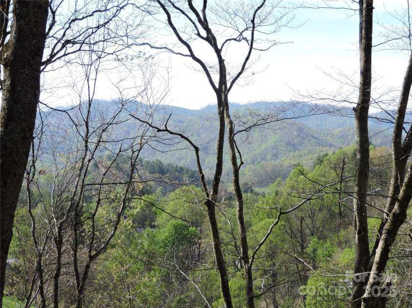 380 River Ridge Drive, Burnsville, NC 28714.  MLS# CAR4248801, YatesRealty ID 18096. Mountain Views
