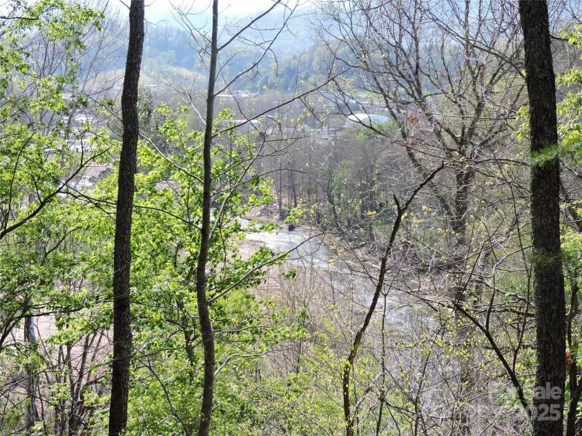 380 River Ridge Drive, Burnsville, NC 28714.  MLS# CAR4248801, YatesRealty ID 18096. River View