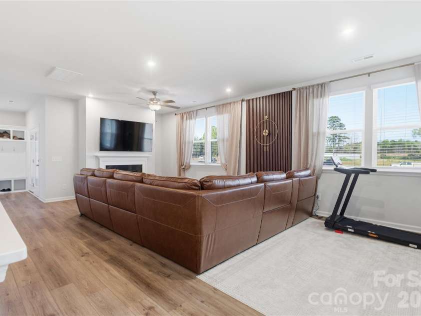 4011 Vista Pine Drive, Charlotte, NC 28215.  MLS# CAR4359775, YatesRealty ID 18096. 