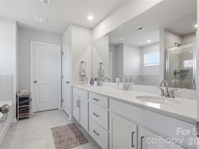 4011 Vista Pine Drive, Charlotte, NC 28215.  MLS# CAR4359775, YatesRealty ID 18096. 