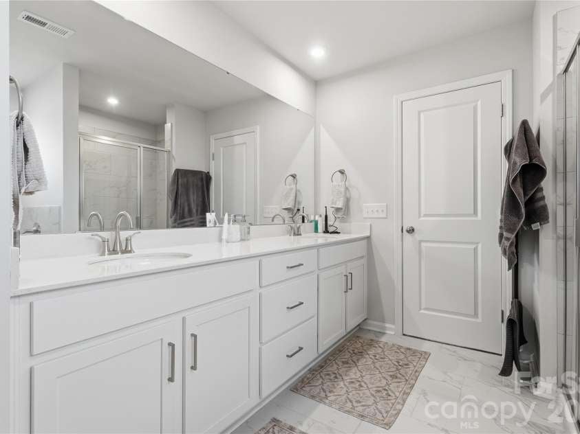 4011 Vista Pine Drive, Charlotte, NC 28215.  MLS# CAR4359775, YatesRealty ID 18096. 