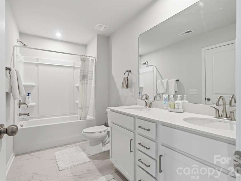 4011 Vista Pine Drive, Charlotte, NC 28215.  MLS# CAR4359775, YatesRealty ID 18096. 