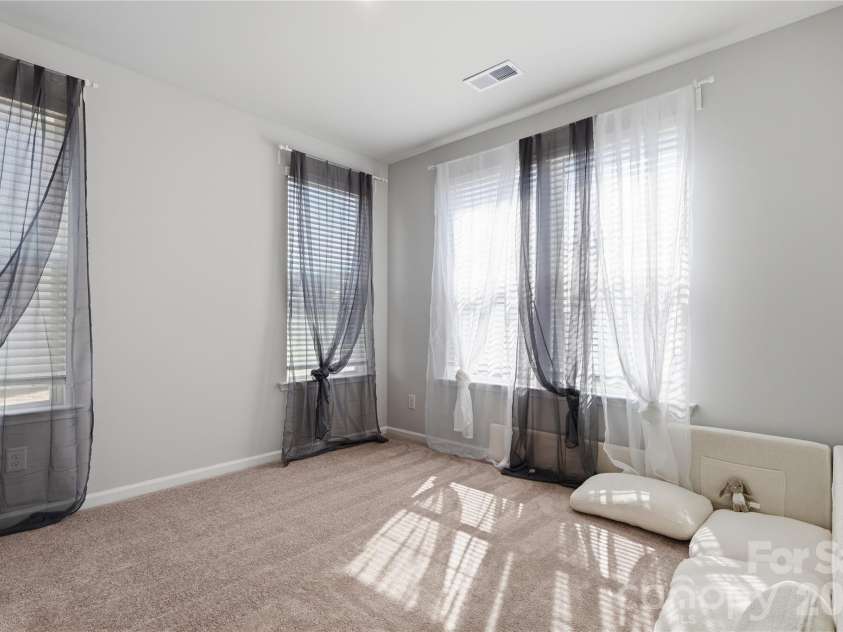 4011 Vista Pine Drive, Charlotte, NC 28215.  MLS# CAR4359775, YatesRealty ID 18096. 