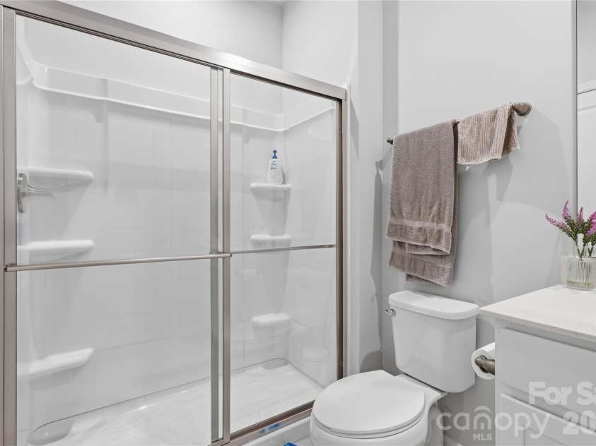 4011 Vista Pine Drive, Charlotte, NC 28215.  MLS# CAR4359775, YatesRealty ID 18096. 