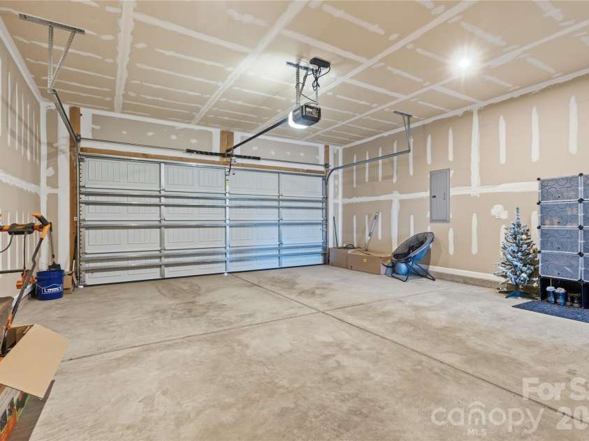 4011 Vista Pine Drive, Charlotte, NC 28215.  MLS# CAR4359775, YatesRealty ID 18096. 