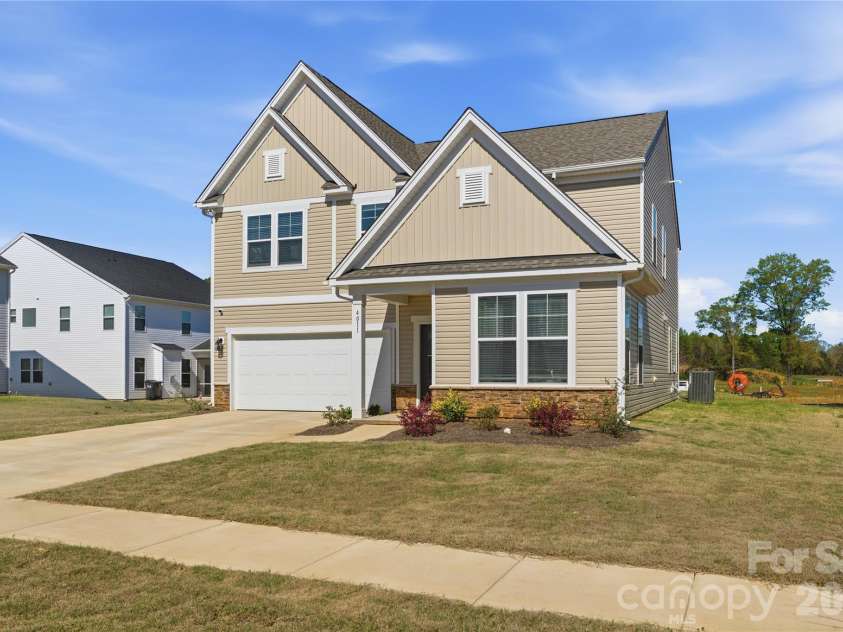 4011 Vista Pine Drive, Charlotte, NC 28215.  MLS# CAR4359775, YatesRealty ID 18096. 