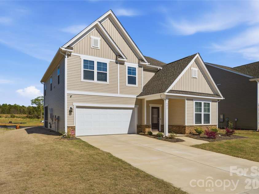 4011 Vista Pine Drive, Charlotte, NC 28215.  MLS# CAR4359775, YatesRealty ID 18096. 