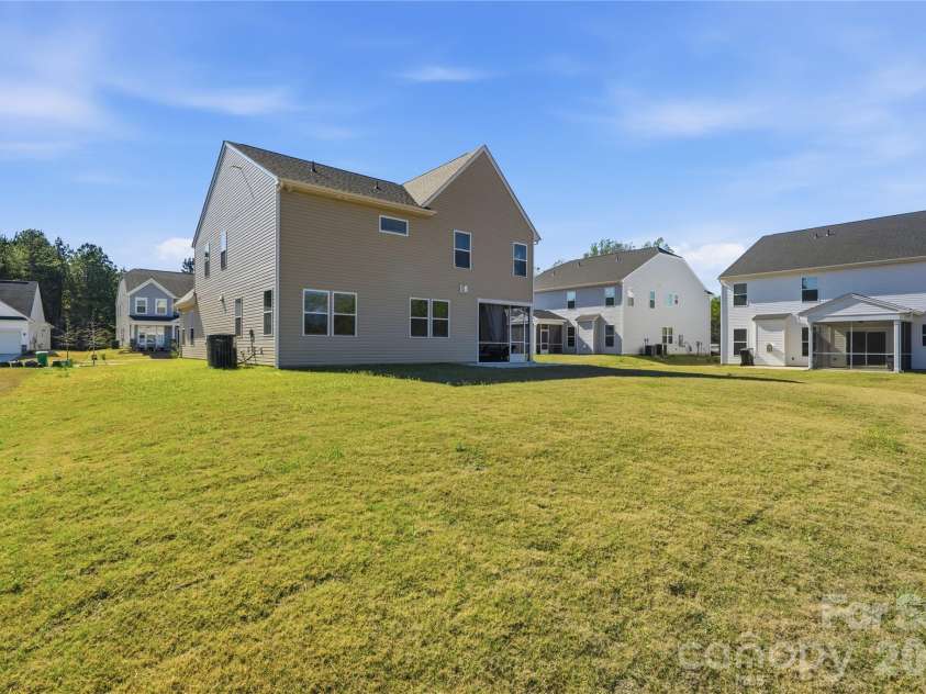 4011 Vista Pine Drive, Charlotte, NC 28215.  MLS# CAR4359775, YatesRealty ID 18096. 