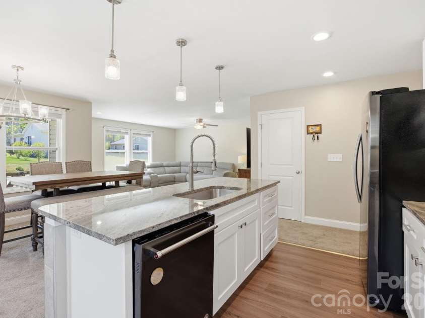 9 Half Moon Drive, Swannanoa, NC 28778.  MLS# CAR4370458, YatesRealty ID 18097. 