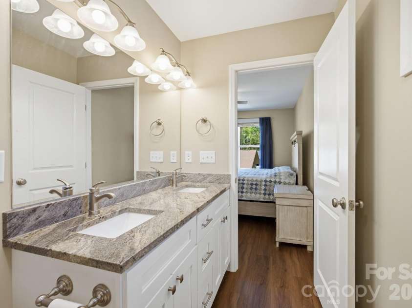 9 Half Moon Drive, Swannanoa, NC 28778.  MLS# CAR4370458, YatesRealty ID 18097. 