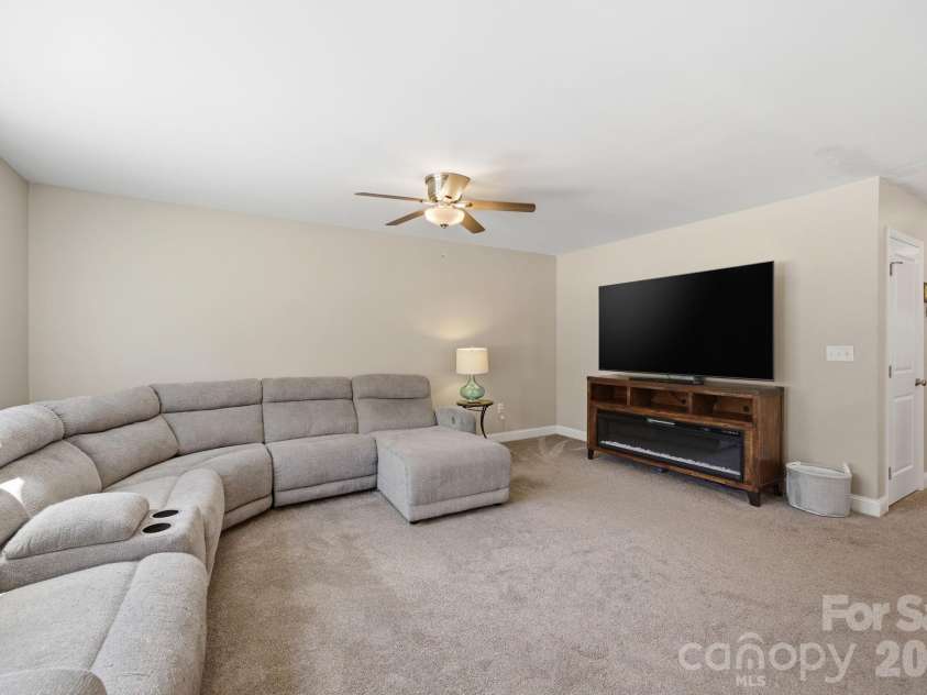 9 Half Moon Drive, Swannanoa, NC 28778.  MLS# CAR4370458, YatesRealty ID 18097. 