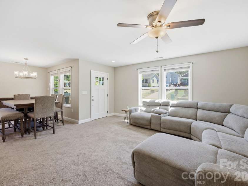 9 Half Moon Drive, Swannanoa, NC 28778.  MLS# CAR4370458, YatesRealty ID 18097. 