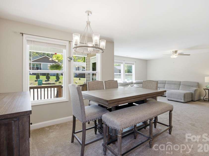 9 Half Moon Drive, Swannanoa, NC 28778.  MLS# CAR4370458, YatesRealty ID 18097. 