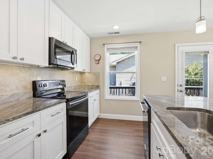 9 Half Moon Drive, Swannanoa, NC 28778.  MLS# CAR4370458, YatesRealty ID 18097. 