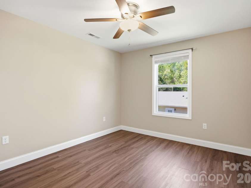 9 Half Moon Drive, Swannanoa, NC 28778.  MLS# CAR4370458, YatesRealty ID 18097. 