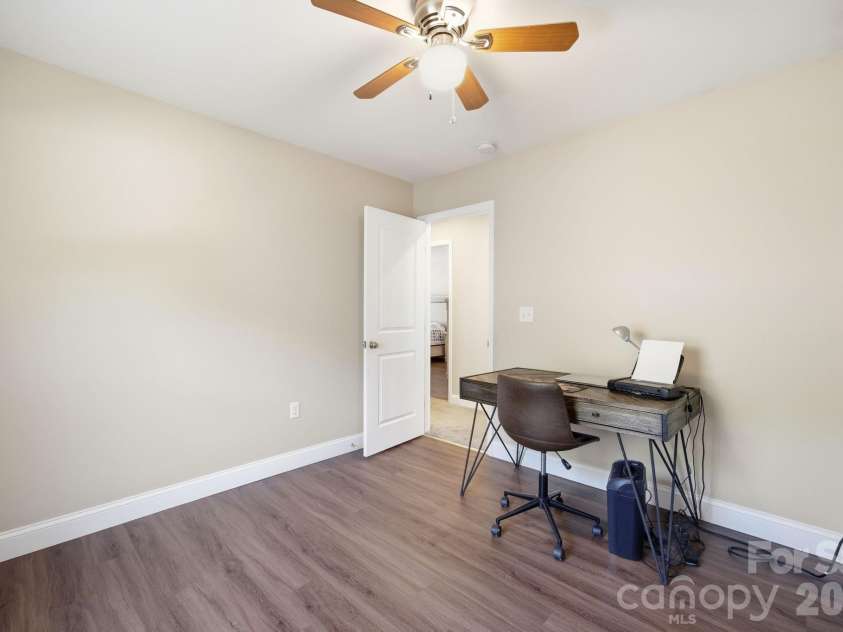 9 Half Moon Drive, Swannanoa, NC 28778.  MLS# CAR4370458, YatesRealty ID 18097. 