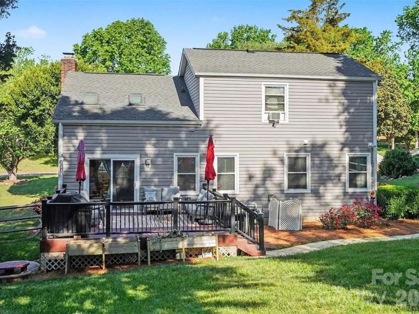 12213 Woodside Falls Road, Pineville, NC 28134.  MLS# CAR4372444, YatesRealty ID 18099. 