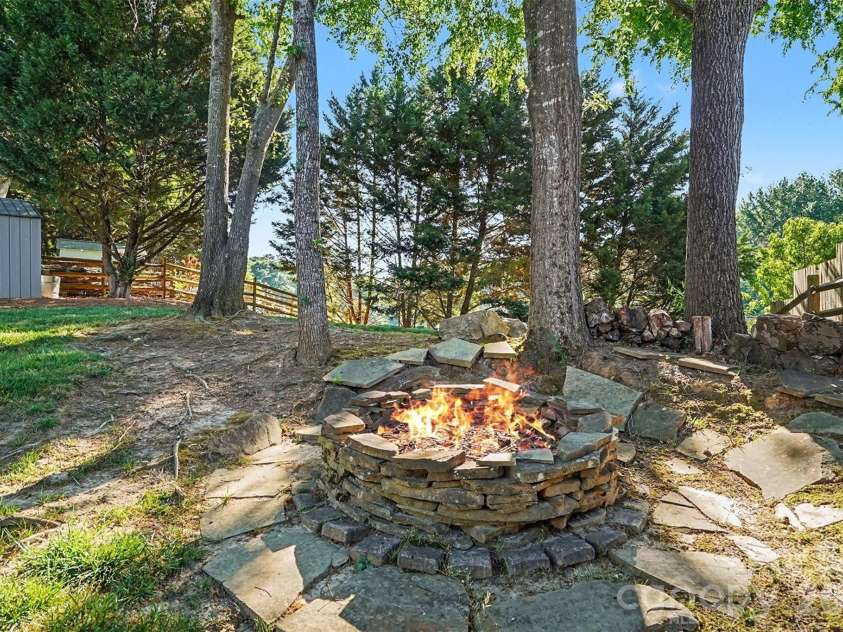 12213 Woodside Falls Road, Pineville, NC 28134.  MLS# CAR4372444, YatesRealty ID 18099. 